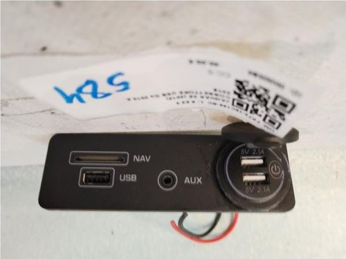 Presa AUX/USB JAGUAR XE Serie (X760) (15>)