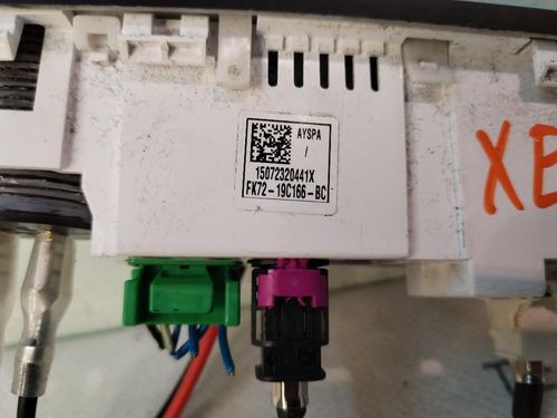 Presa AUX/USB JAGUAR XE Serie (X760) (15>)