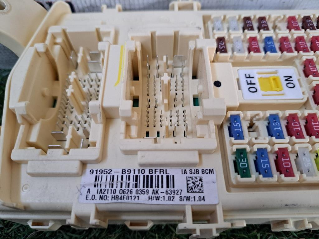 box contenitore porta fusibili HYUNDAI i10 2° Serie