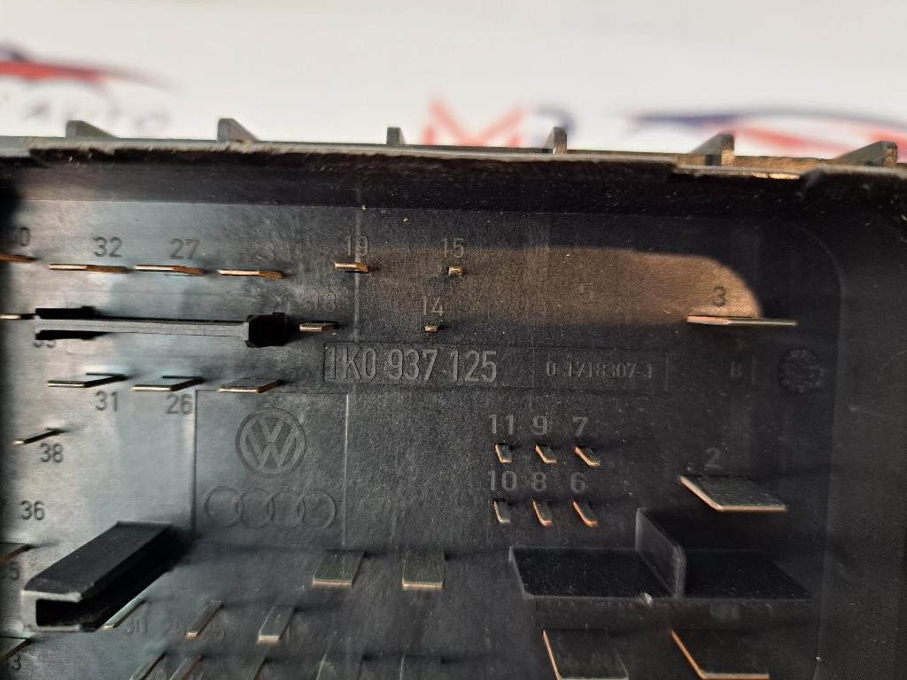 box contenitore porta fusibili VOLKSWAGEN Golf 5 Berlina (03>08)